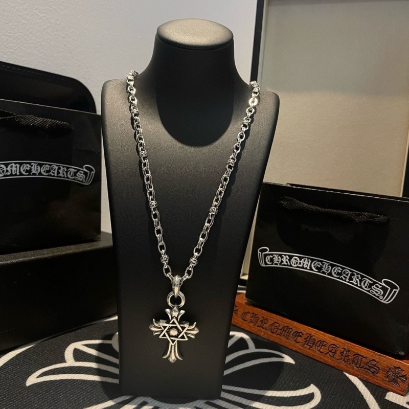 Ch*0me He**ts necklaces